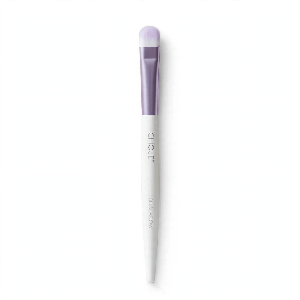 Chique Royal Eyeshadow Brush with synthetic bristles and ergonomic handle