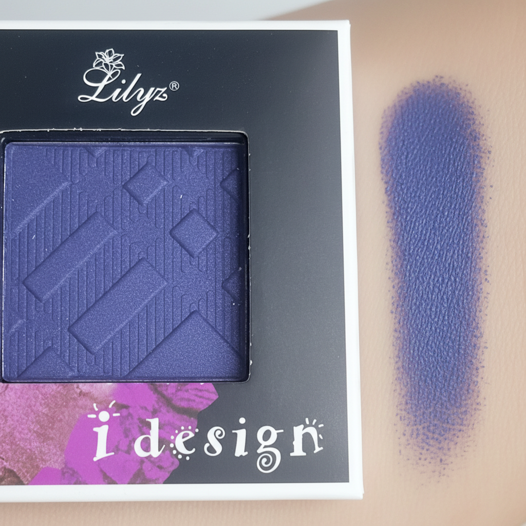 Close-up of Lilyz Eyeshadow Mono Denim Blue pigment with colour swatch on skin