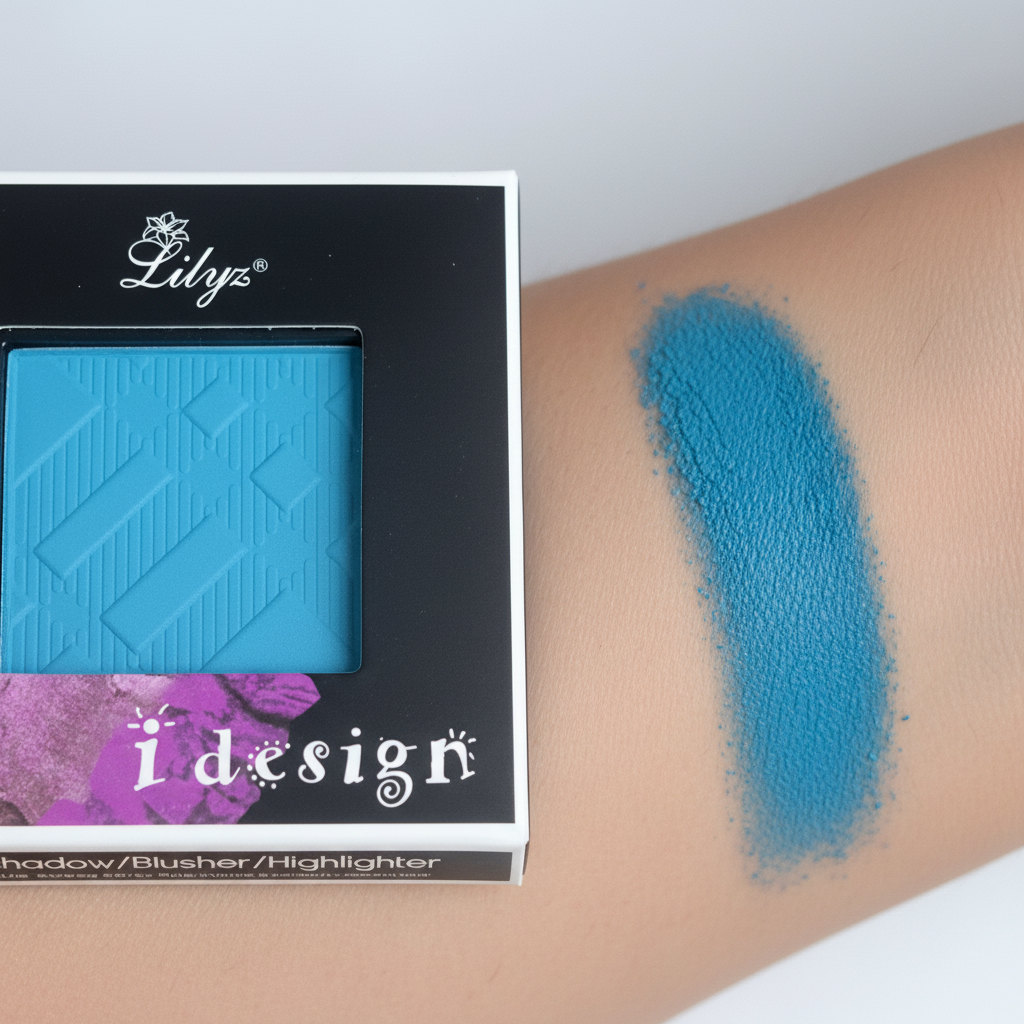 Close-up of Lilyz Eyeshadow Mono Sapphire pigment with colour swatch on skin