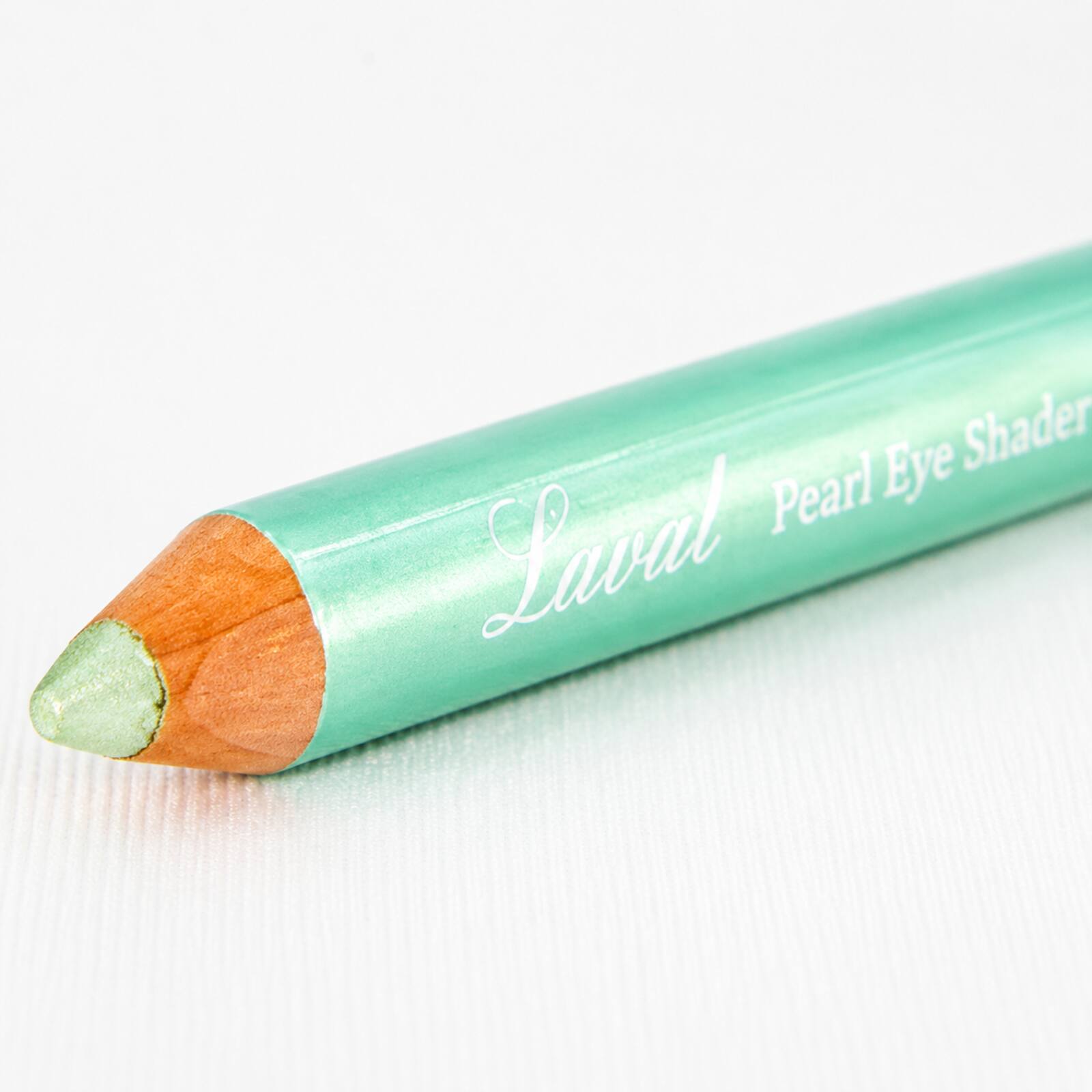 Close-up of Laval green Pearl Eye Shader pencil and pearlescent tip