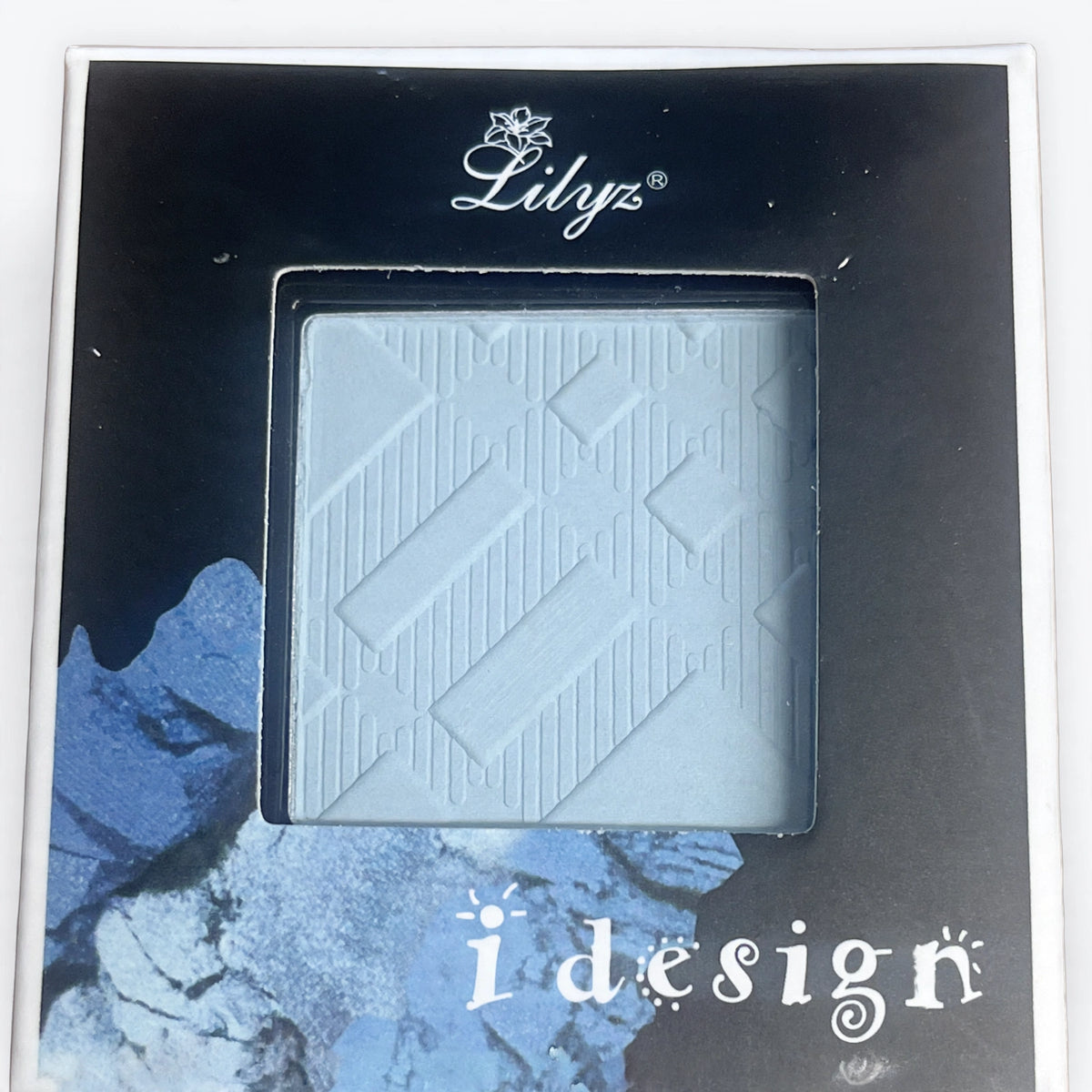 close-up view of Lilyz Design Eyeshadow Mono Baby Blue pressed eyeshadow