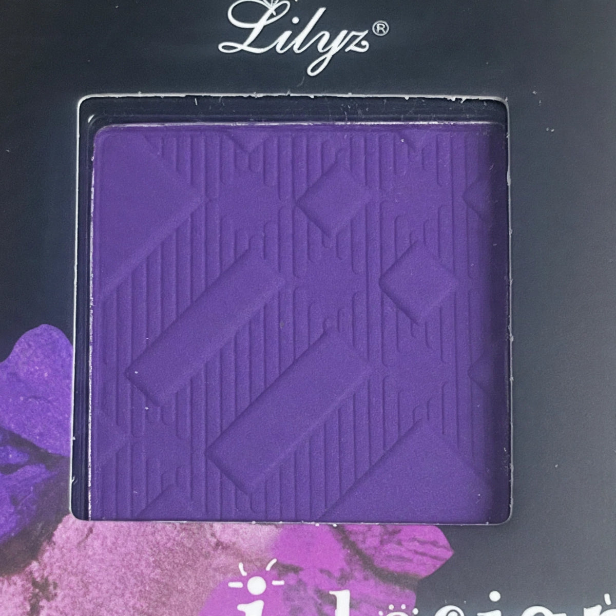 close-up view of Lilyz Design Eyeshadow Mono navy blue pressed powder pan