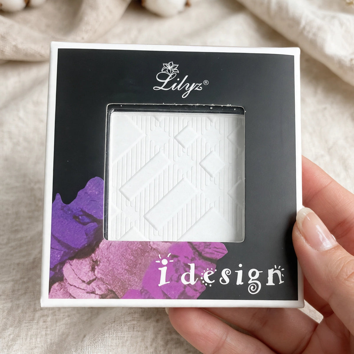 Lilyz Design Eyeshadow Mono Snow White used to brighten eye makeup looks