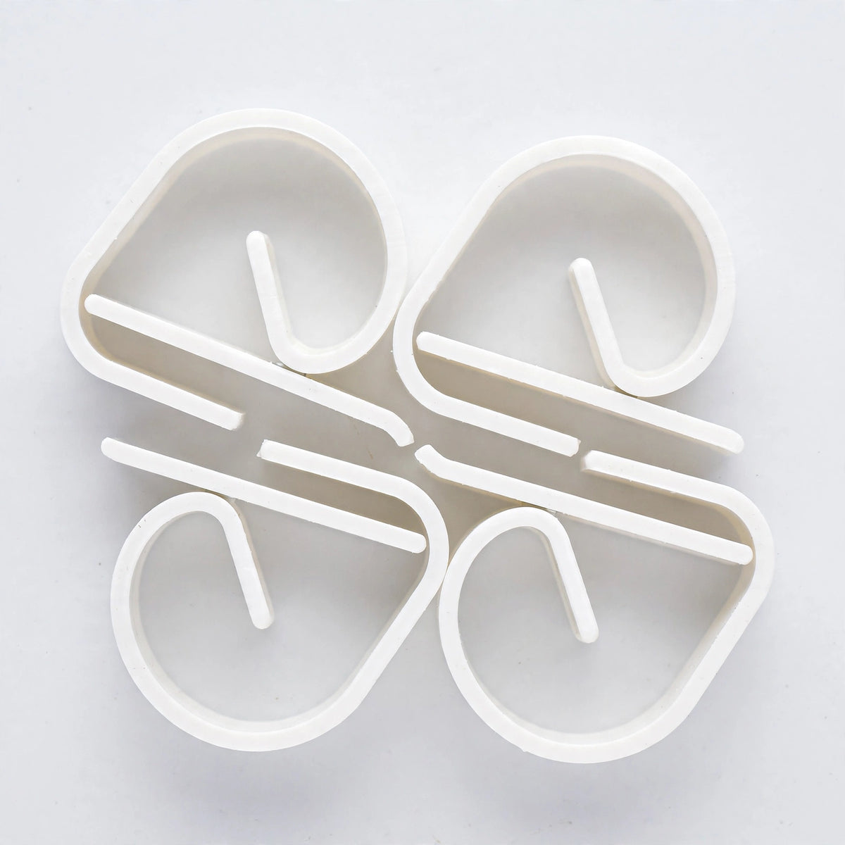 Close-up view of Unique Party tablecover clip attached to table cover